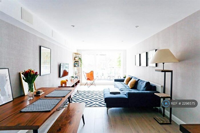 2 Bedroom Flat To Rent In Arcadia Avenue, London, N3