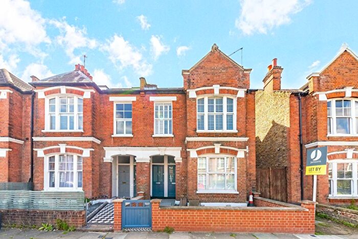 2 Bedroom Flat To Rent In Midmoor Road, London, SW12