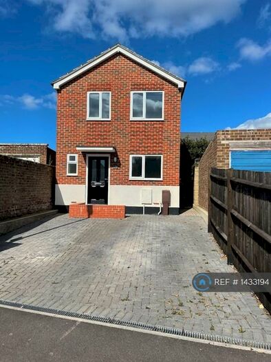 3 Bedroom Detached House To Rent In The Shrubbery, Gosport, PO12