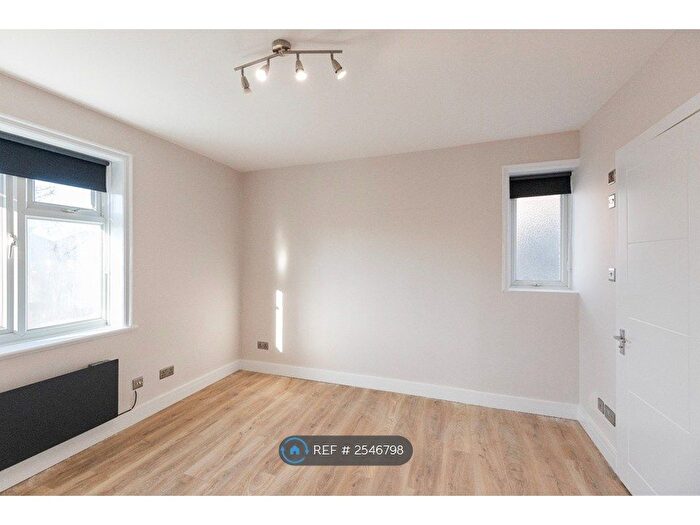 Studio To Rent In London, London, NW2