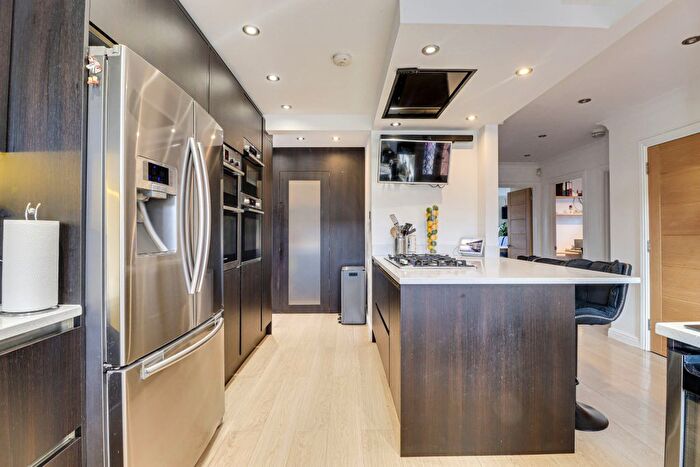 4 Bedroom Detached House For Sale In Tile Kiln Lane, Hemel Hempstead, Hertfordshire, HP3