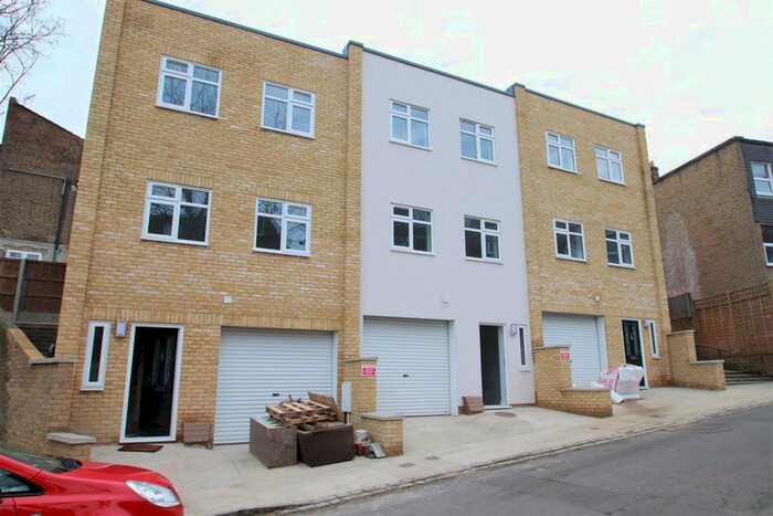 3 Bedroom End Of Terrace House To Rent In Westdale Road, London SE18