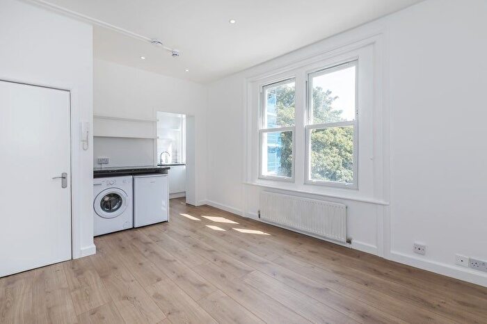 Studio To Rent In Camden Road, London, N7