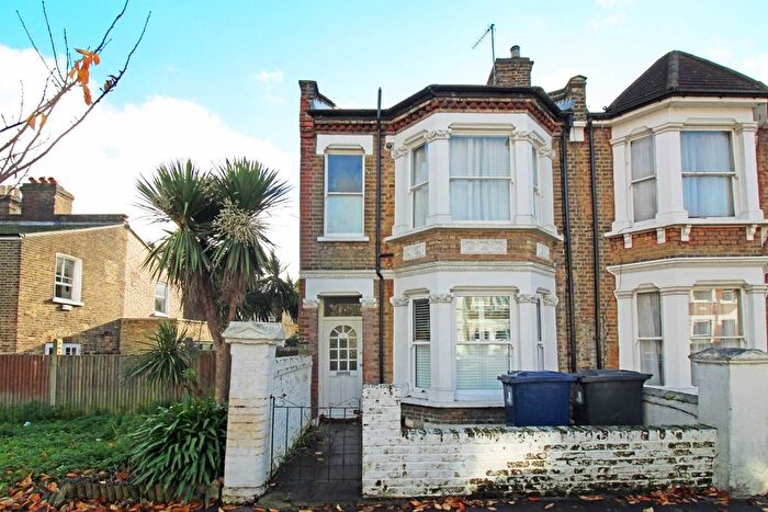 2 Bedroom Flat To Rent In Meon Road, Acton, W3