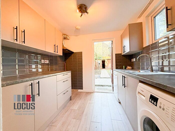 5 Bedroom Flat To Rent In Cazenove Road, London, N16