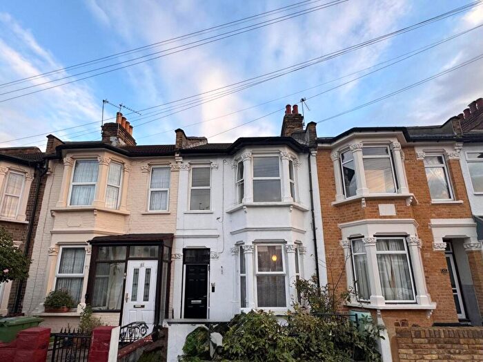 2 Bedroom Flat To Rent In Carnarvon Road, Leyton, E10
