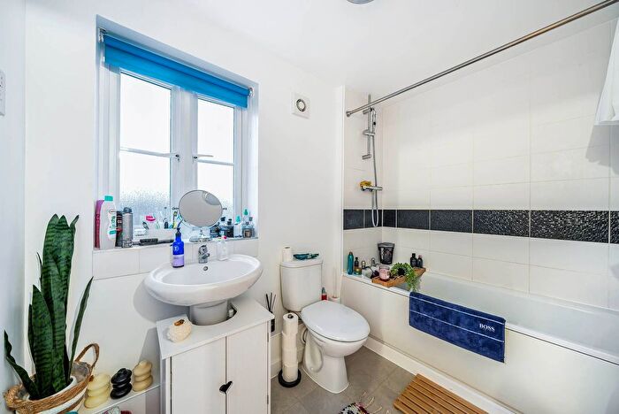 1 Bedroom Flat For Sale In Dodd Road, Watford, WD24