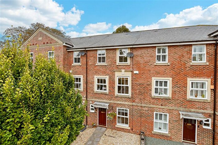 3 Bedroom Town House For Sale In Grampian Close, Sutton, Surrey, SM2
