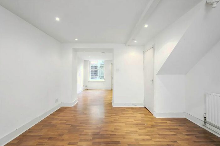 Studio To Rent In York Way, London, N7