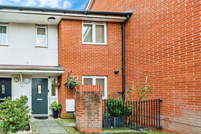3 Bedroom Terraced House For Sale In Oak Tree Drive, Slough, SL3