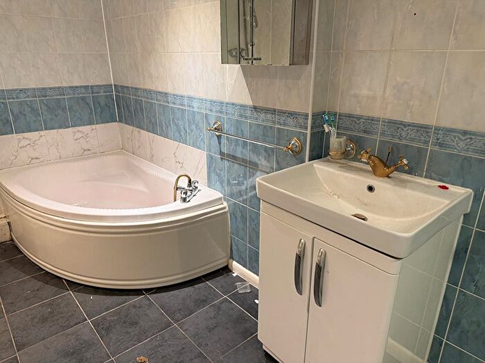 3 Bedroom Maisonette To Rent In Church Street, Dagenham, RM10