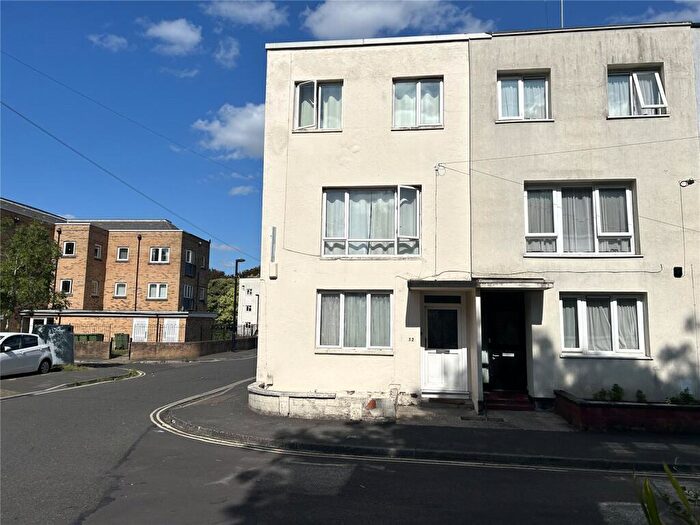 5 Bedroom Town House For Sale In Cossack Green, Southampton, Hampshire, SO14