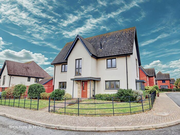 4 Bedroom Semi Detached House For Sale In Minster Road, Daventry, NN11