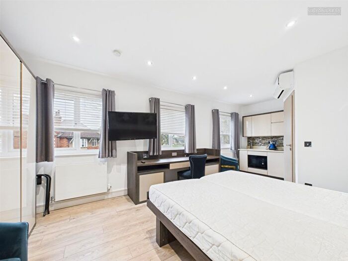 Studio To Rent In Broadway, Peterborough, PE1