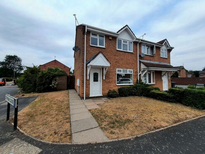 3 Bedroom Semi-Detached House To Rent In Bonnington Drive, Bedworth, Warwickshire, CV12