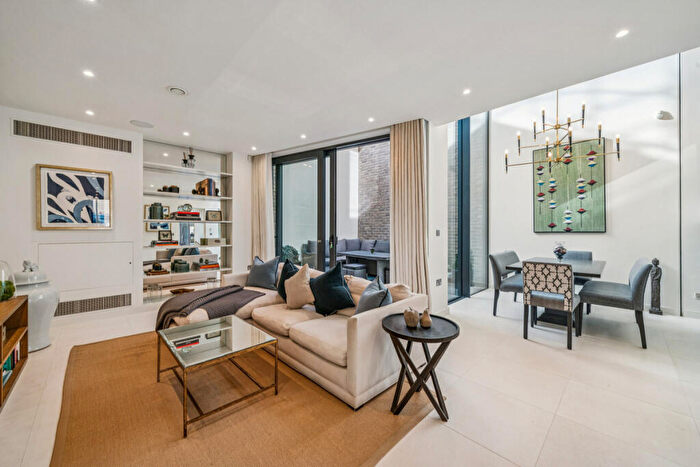 5 Bedroom Terraced House To Rent In Cotswold Mews, London, SW11