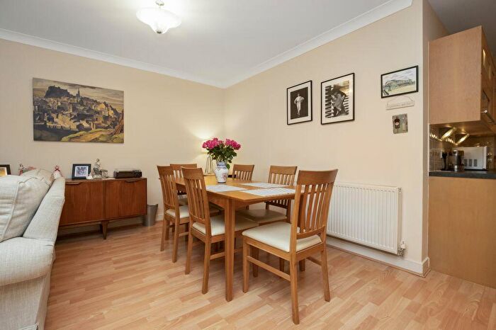 2 Bedroom Flat For Sale In (flat ), Barnton Grove, Barnton, Edinburgh, EH4