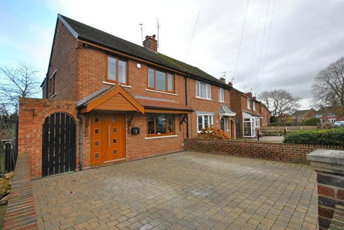 4 Bedroom Semi-Detached House For Sale In Rowena Drive, Scawsby, Doncaster, DN5