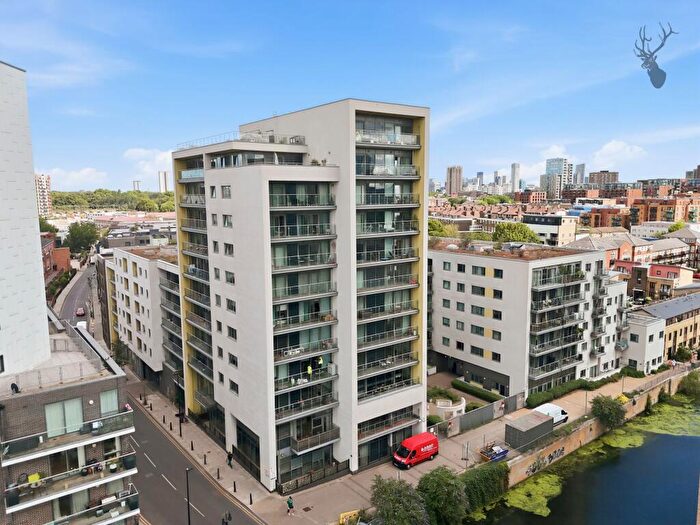 2 Bedroom Apartment To Rent In Aqua Vista Square, Bow, E3