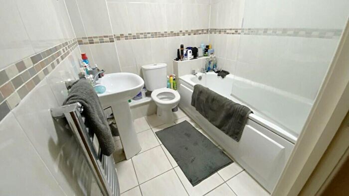 1 Bedroom Apartment For Sale In Manor Park Avenue, Portsmouth, Hampshire, PO3