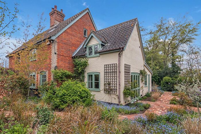 4 Bedroom Cottage For Sale In Harleston Road, Linstead, Halesworth, IP19