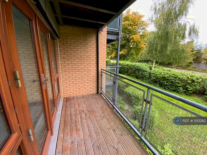 2 Bedroom Flat To Rent In Finlay Court, Crawley, RH10