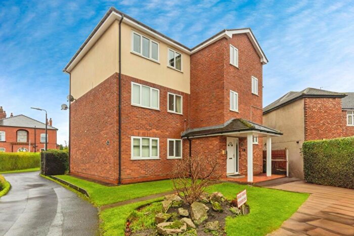 2 Bedroom Flat For Sale In Tilby Close, Urmston, Manchester, Greater Manchester, M41