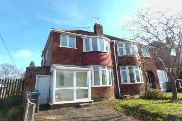 3 Bedroom Semi-Detached House To Rent In Quinton, Birmingham, B32
