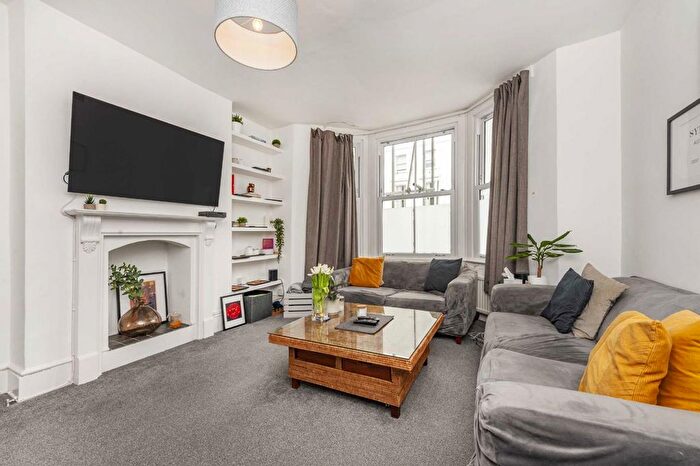 2 Bedroom Flat To Rent In Fernlea Road, Balham, SW12