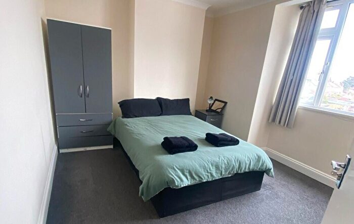 2 Bedroom Flat To Rent In Ilford Lane, Ilford, IG1