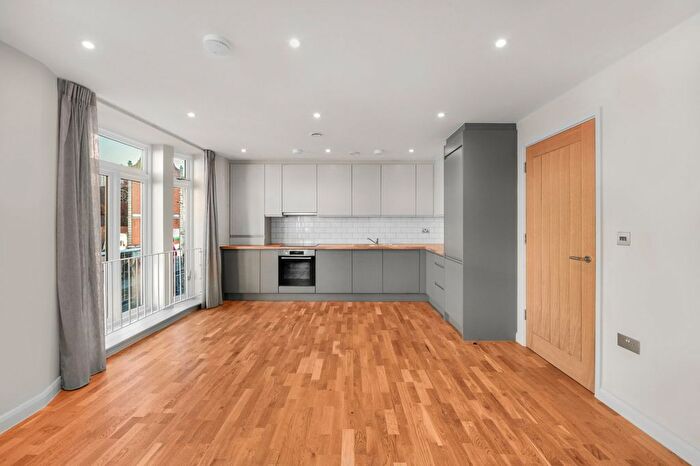 2 Bedroom Flat To Rent In Crown Street, Acton, W3