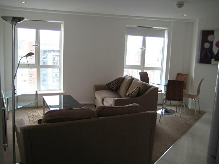 1 Bedroom Apartment To Rent In **Available Now**Th Floor Large Corner Hive Bed, B5