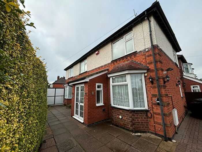 4 Bedroom House To Rent In Poplar Avenue, Birstall, Leicester, LE4