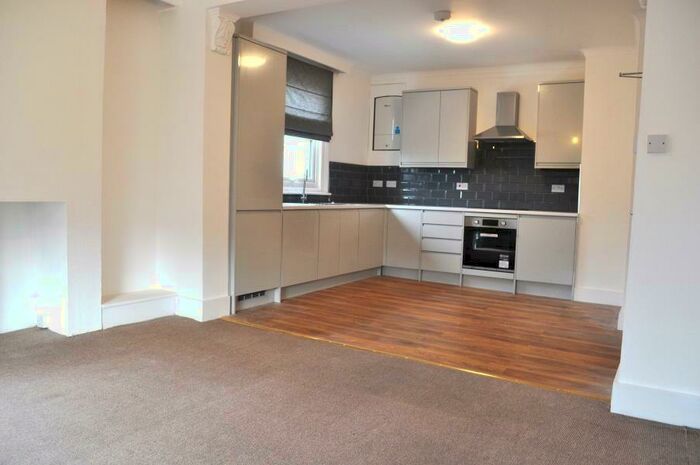 1 Bedroom Flat To Rent In Hamilton Road, SE27