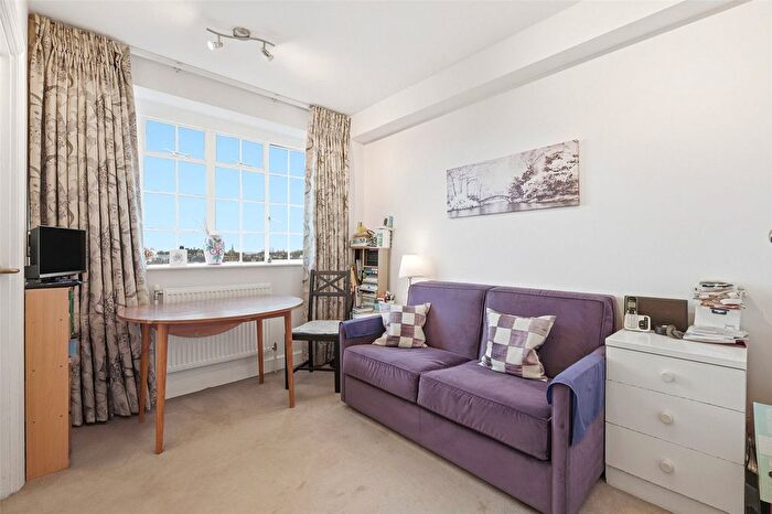 Studio For Sale In Chelsea Cloisters, Sloane Avenue, London, SW3