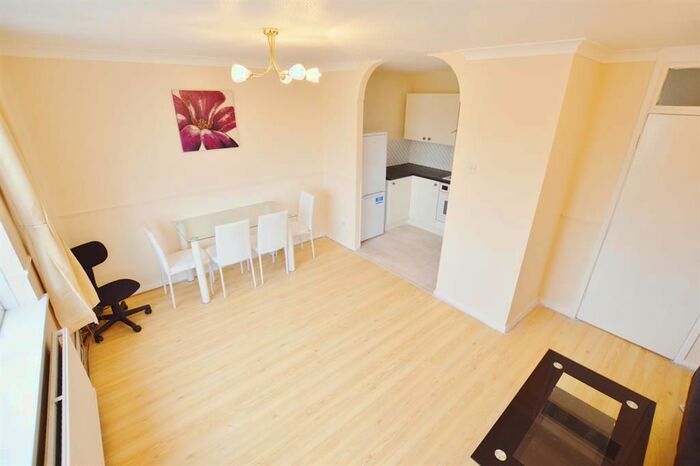 2 Bedroom Flat To Rent In Rowan Court, London, E13