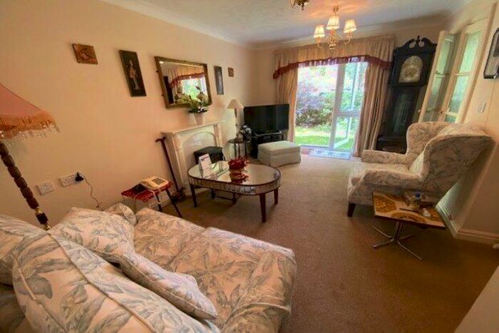 1 Bedroom Flat To Rent In The Avenue, Taunton, TA1