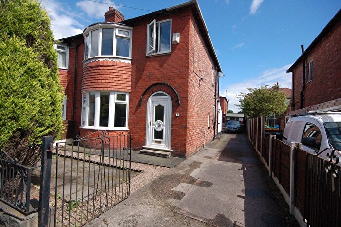 3 Bedroom Semi-Detached House To Rent In Birch Drive, Pendlebury, Swinton, Manchester, M27