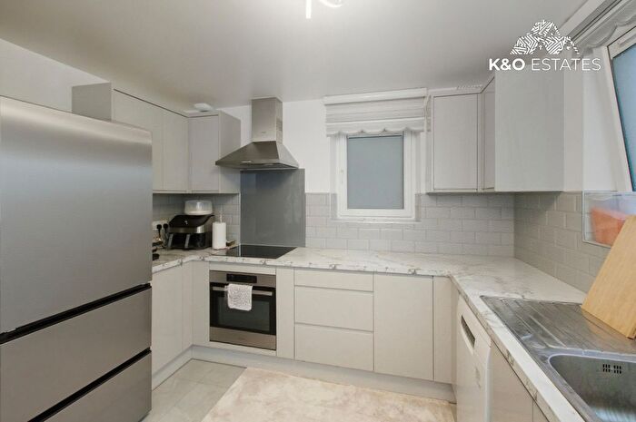 1 Bedroom Flat For Sale In Brewster House, Three Colt Street, London, E14