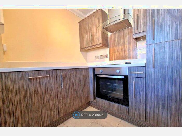 2 Bedroom Flat To Rent In Grove Road, Luton, LU1