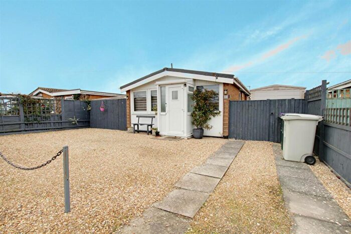 3 Bedroom Detached Bungalow For Sale In The Court, Anderby Creek, PE24