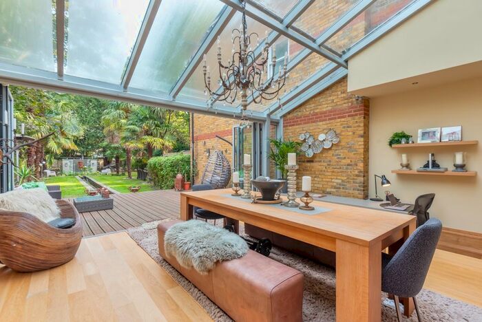 3 Bedroom Flat To Rent In North Common Road, London, W5