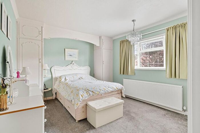 3 Bedroom End Of Terrace House For Sale In Buckhurst Avenue, Carshalton, SM5