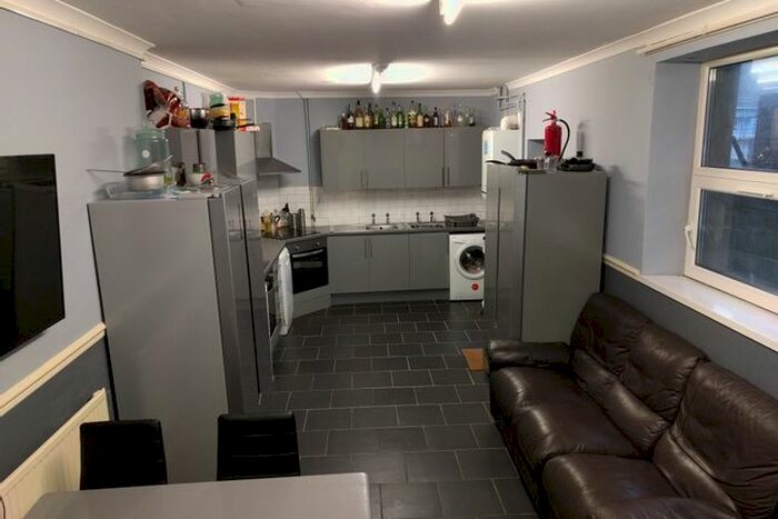 6 Bedroom Property To Rent In Mansel Street, City Centre, Swansea, SA1