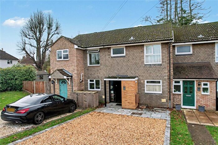 3 Bedroom Terraced House For Sale In Arthur Close, Farnham, Surrey, GU9