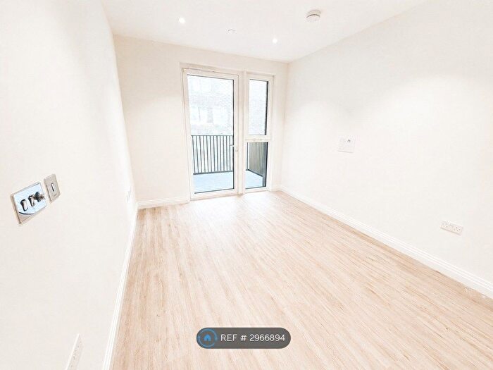 1 Bedroom Flat To Rent In London, London, SE11