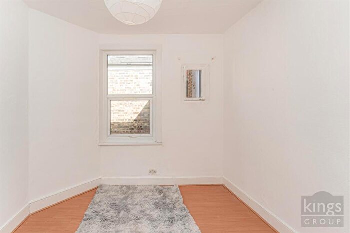 3 Bedroom Flat For Sale In Mount Pleasant Road, London, N17