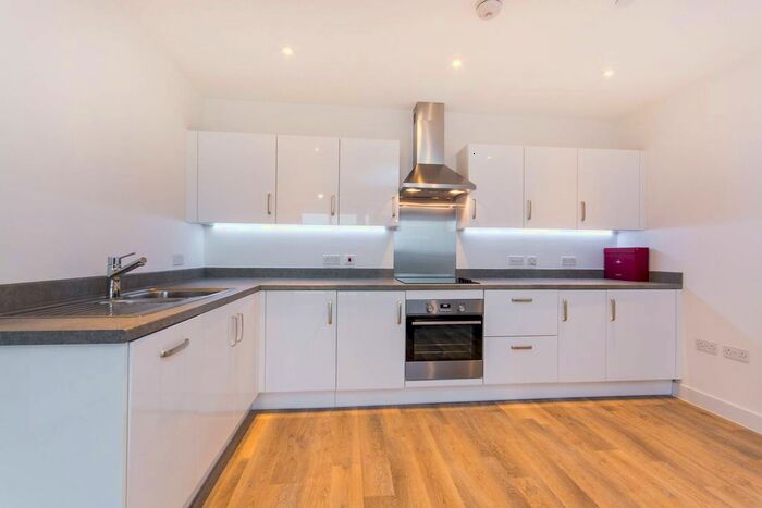 2 Bedroom Flat To Rent In High Street, Sutton, SM1