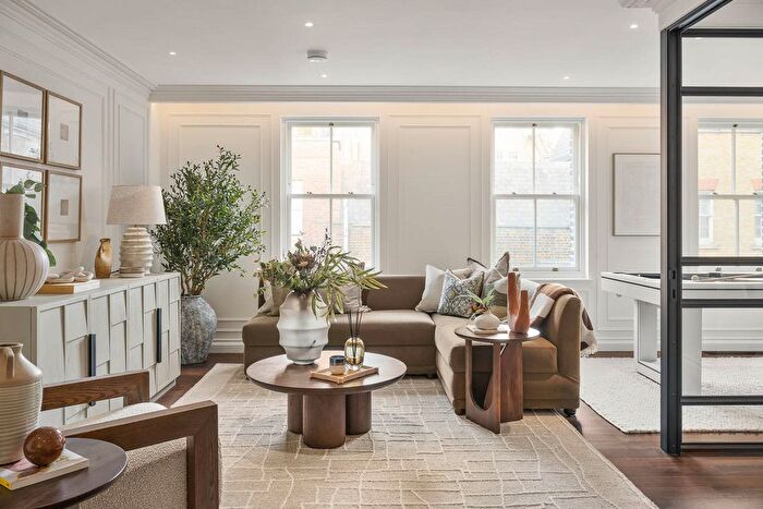 3 Bedroom Flat For Sale In Charles Street, London, W1J