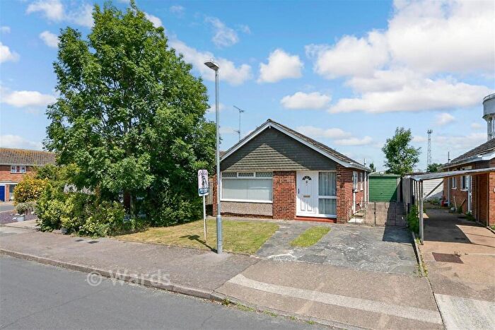 2 Bedroom Detached Bungalow For Sale In Chestnut Drive, Broadstairs, Kent, CT10